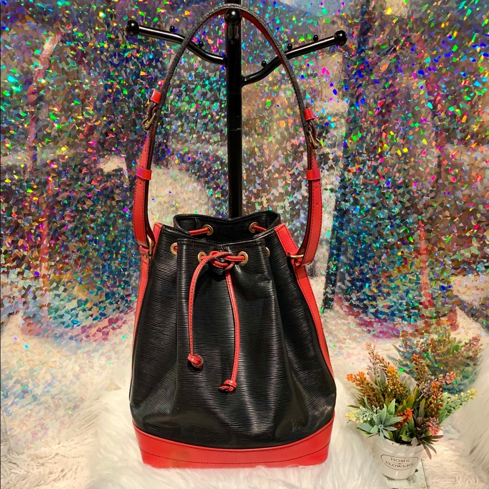 Louis Vuitton Neonoe Epi leather